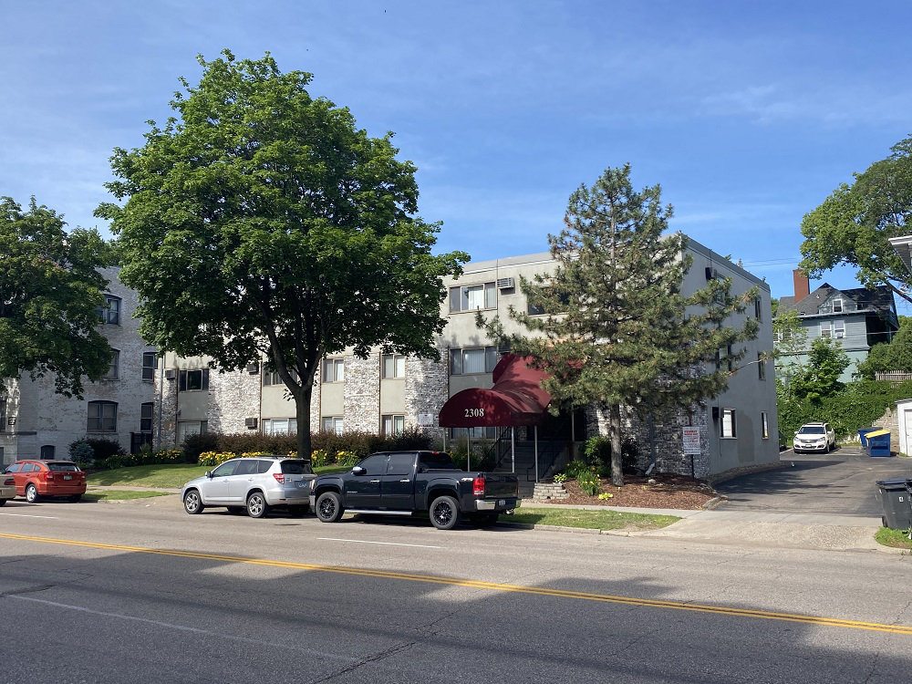 2308 Lyndale Ave S, Minneapolis MN 55405 - 18 units: 0, 1 & 2 BRs