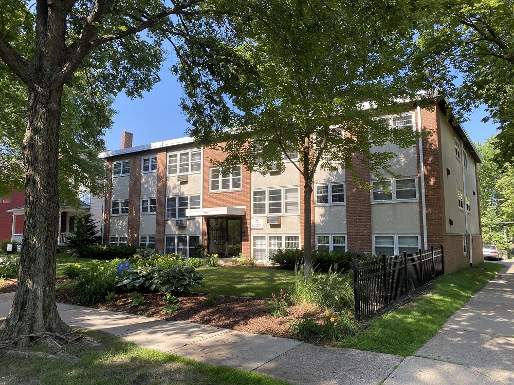 2500 Pleasant Ave S, Minneapolis MN 55404 - 11 units: 2 BRs