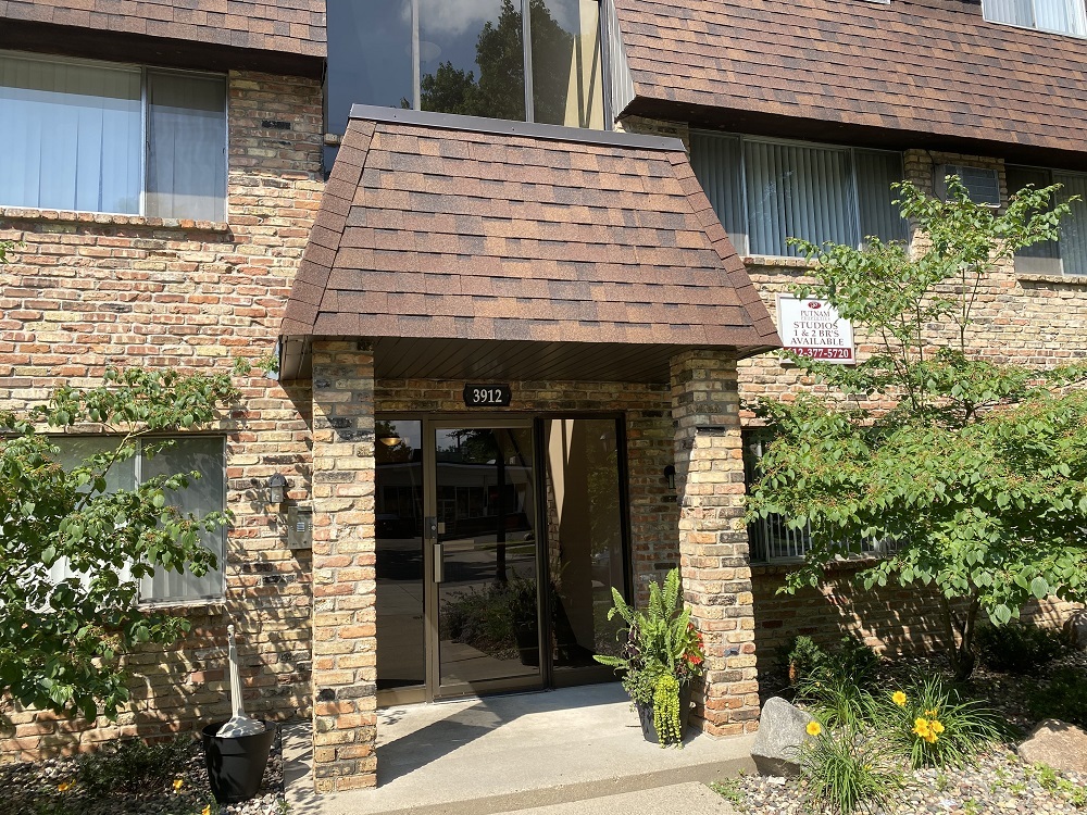 3912 Minnehaha