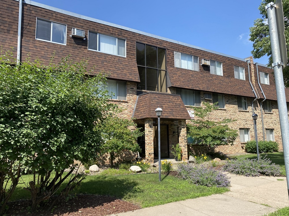 3912 Minnehaha