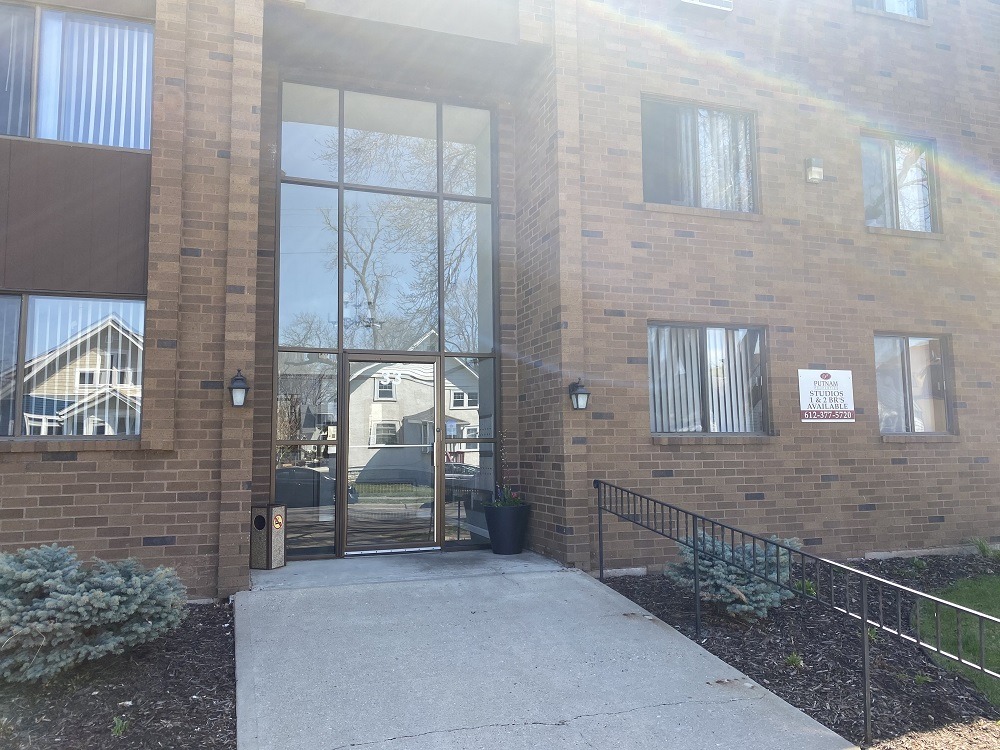 33 6th, Hopkins